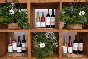 Bodega de Sarría presenta la nueva imagen de su gama de vinos